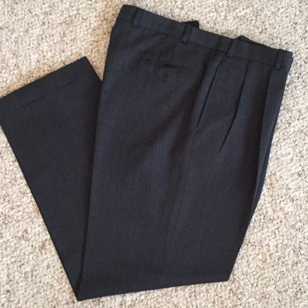 Brooks Brothers men’s pleated, cuffed dress pants